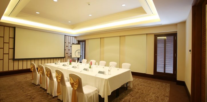 orchid-meeting-room-board-set-up-2